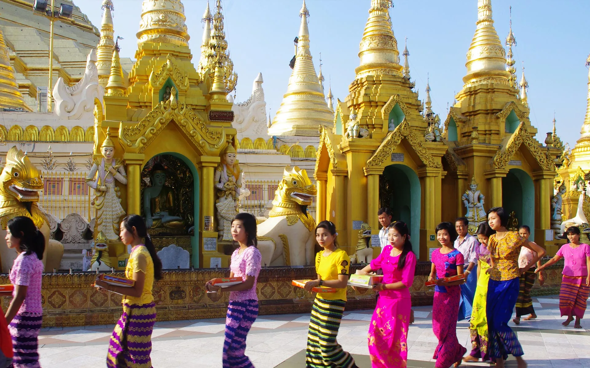 Longyi girls